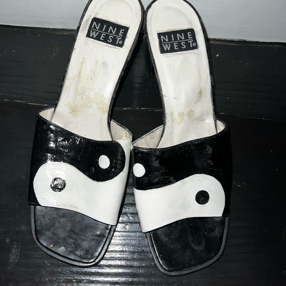 vintage hand painted yin yang kitten heel - Picture 2 of 3